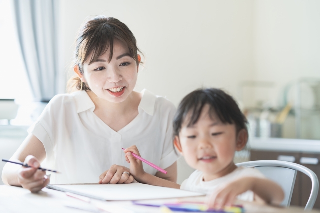 一緒に勉強を見る