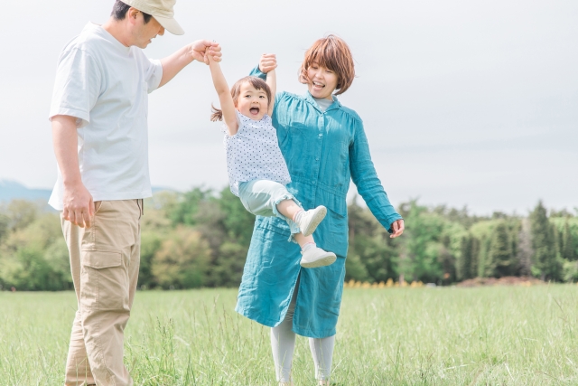 飛び跳ねる